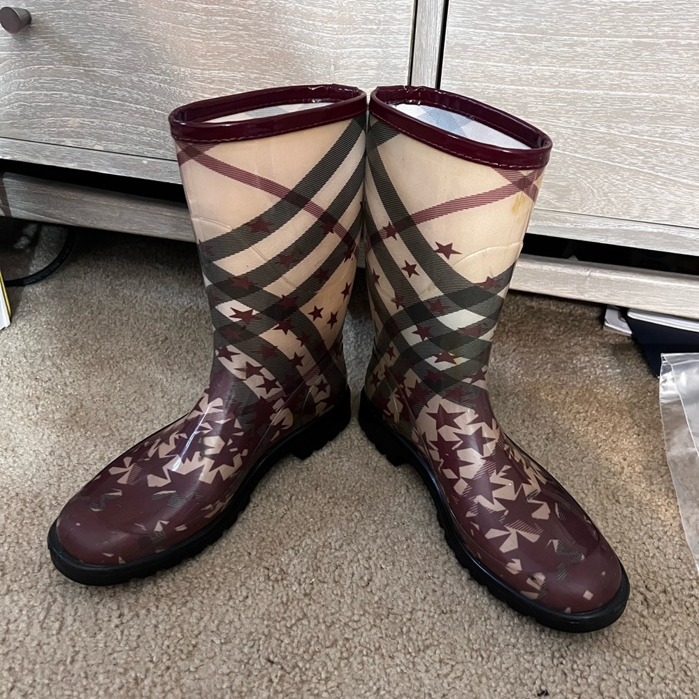Authentic BURBERRY rain boots (special edition) - Picture 11 of 11
